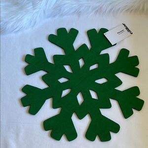 The Cellar Holiday Set of 9 Placemats Brand New With Tags.